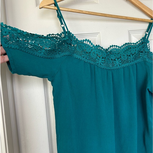 Kismet off shoulder lace top - Picture 3 of 9
